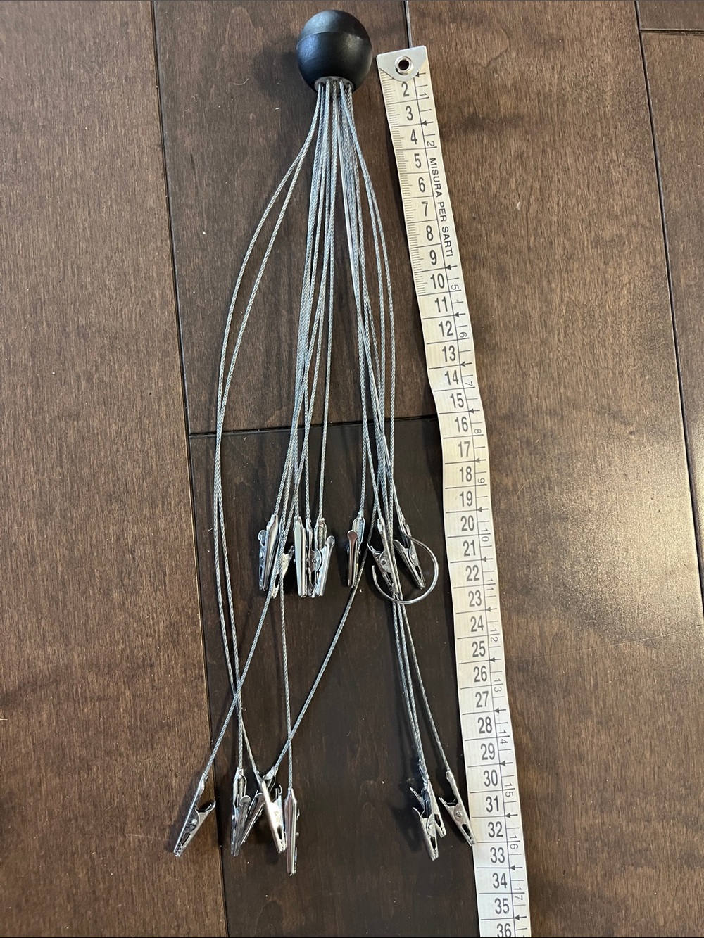 Metal Display Stand with 16 Alligator Clips - Picture 4 of 5